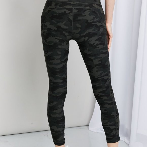 LOVEIT Full Size Camouflage Wide Waistband Pocket Leggings - Picture 2 of 9
